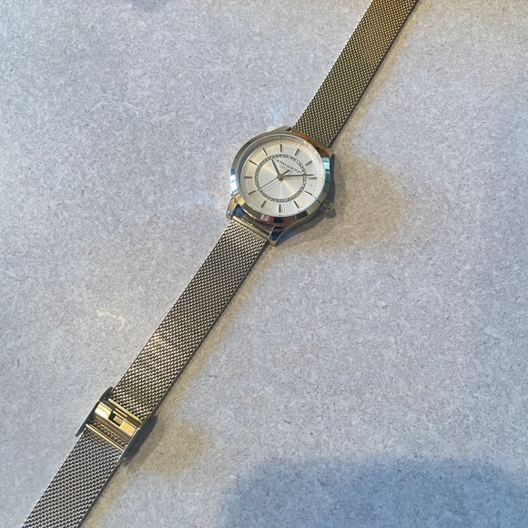 30mm Wonderlust Ivory & Gold Mesh Watch, brand new comes with box. - Picture 5 of 8